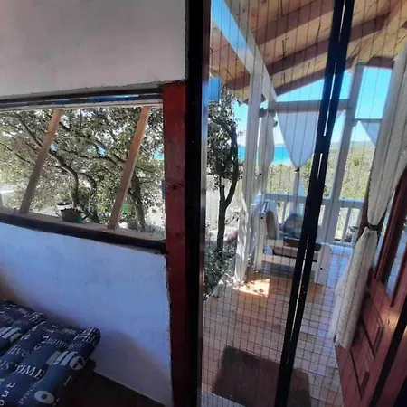 Robinson House Lujo 度假居 Neviđane