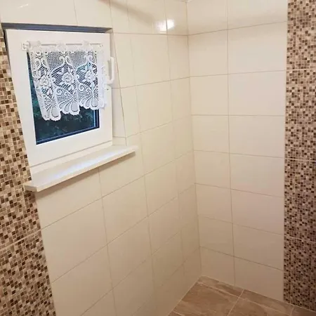 Dom wakacyjny Robinson House Lujo Neviđane