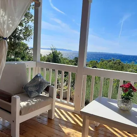 Robinson House Lujo 度假居 Neviđane