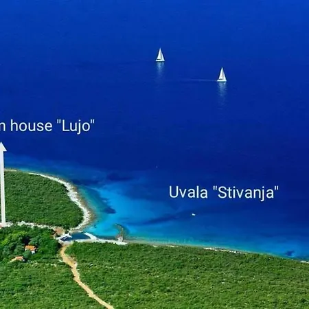 Robinson House Lujo Neviđane